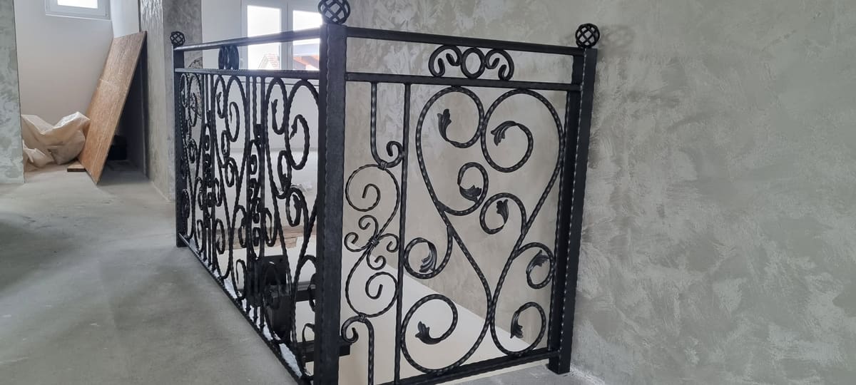 Kovana ograda sa ornamentom — realizovan projekat
